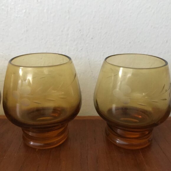 Vintage MCM Etched Wheat Pattern Amber Glass Cordial Shot Glasses Lot of 4 Set - Picture 3 of 7